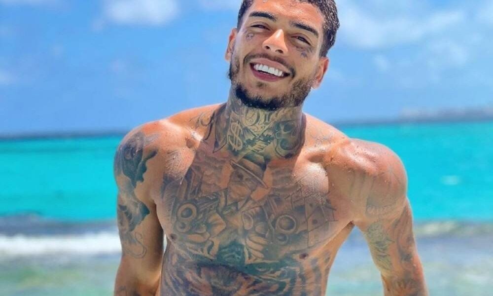 Polícia investiga se MC Kevin tentou pular da sacada do 5° andar de hotel na Barra da Tijuca para a piscina