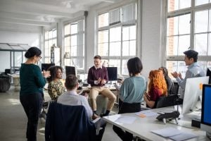 ESG Metas como diversidade na equipe e redução de emissões influenciam o bônus de executivos