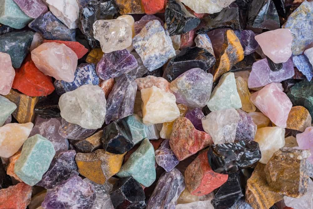 Fragmentos de pedras minerais naturais