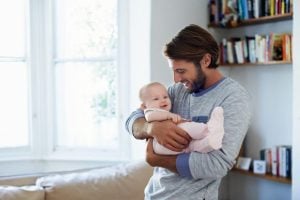 Segundo pesquisa, 8 em cada 10 pais querem mais dias de licença-paternidade