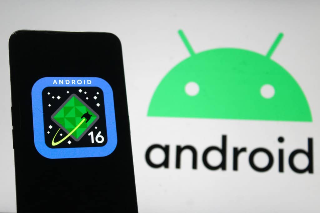 Logo do Android ao lado do logo do Android 16