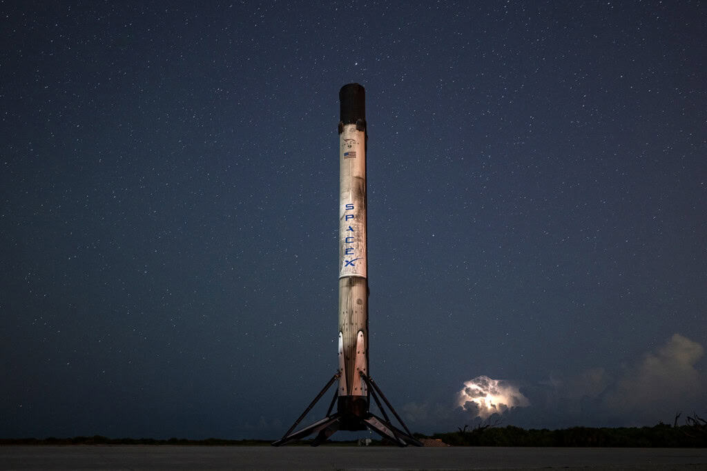 Foguete Falcon 9, da SpaceX, na ocasião do lançamento da missão Ax-4, da Axiom Space