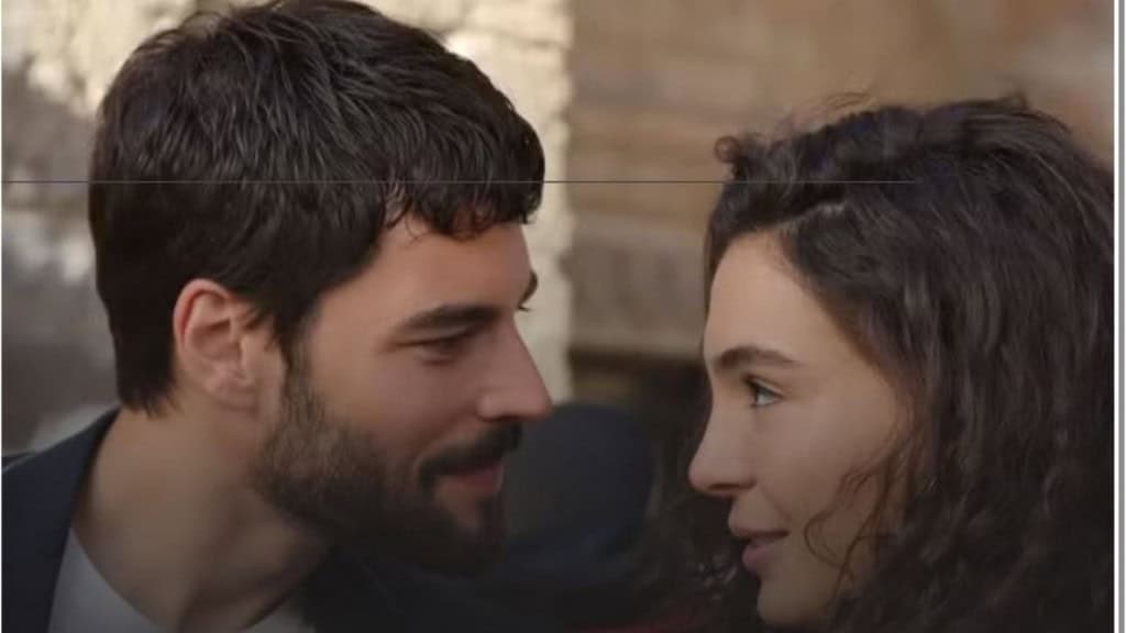 casal se olhando apaixonado