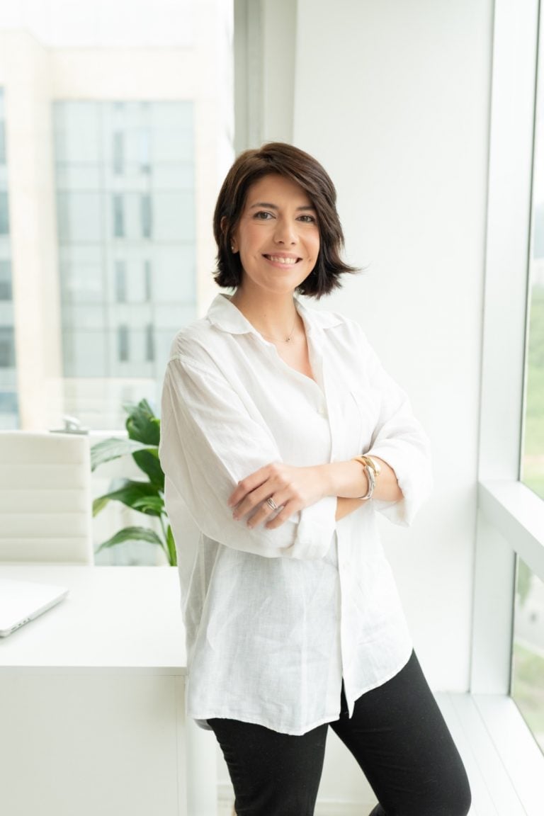 Camila Ribeiro, nova diretora de marketing, marcas e relações públicas da Vibra