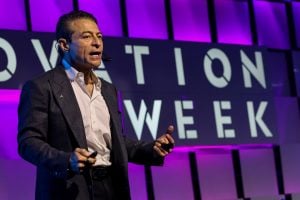 Peter Diamandis em sua palestra no Rio Innovation Week