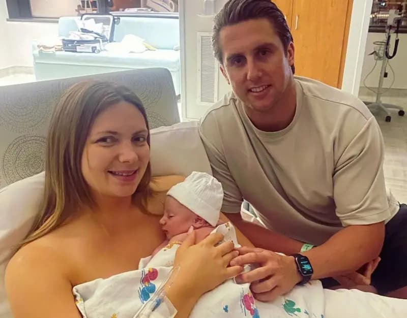 Mãe, pai e filho juntos