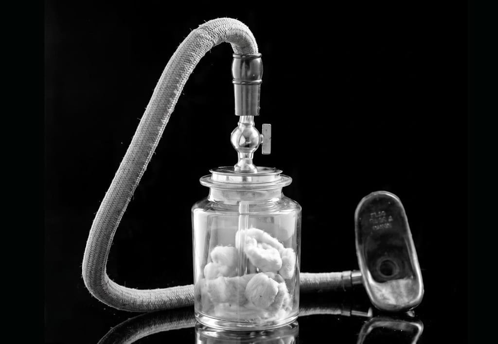 Aparelho para inalação de éter sulfúrico criado pelo dentista americano Thomas Green Morton em 1846